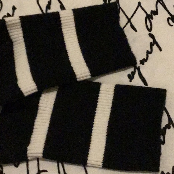 Ladies Guess Sweater - Picture 7 of 8